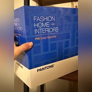 LIKE NEW- Pantone FHI Color Specifier Binder (Fashion Home + Interiors)